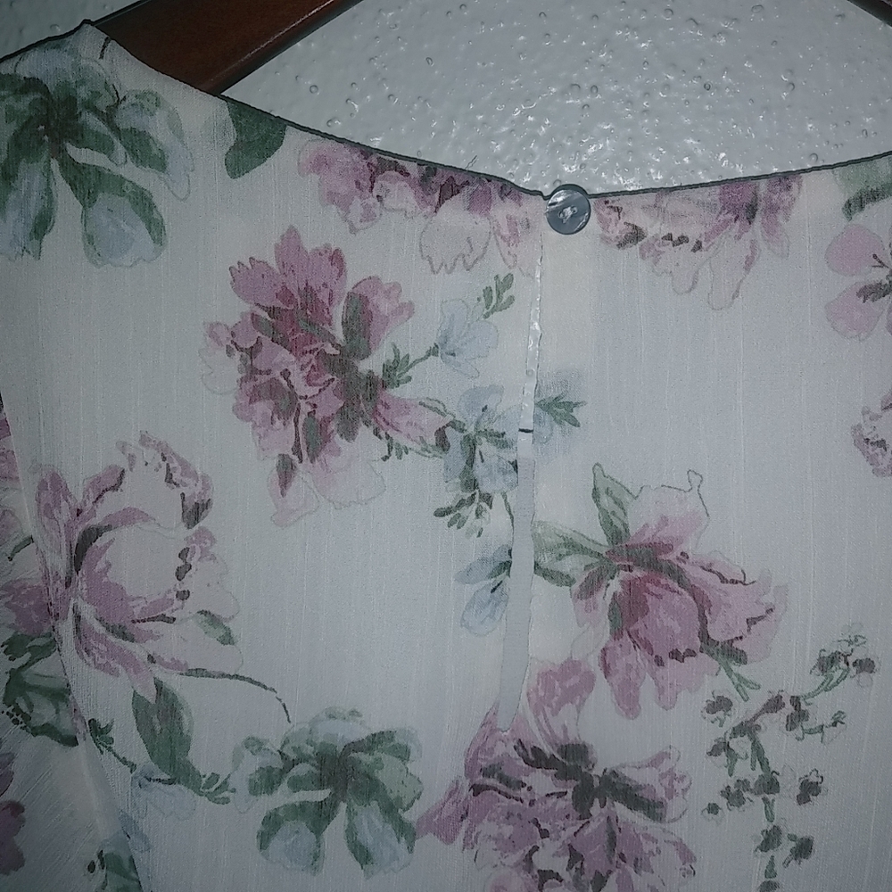 Olivaceous S Soft Floral Pink Green on White Bubble Hem Top - Picture 2 of 12
